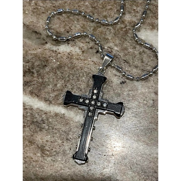 Mens Steel Cross Pendant Necklace 20 inch chain - Picture 3 of 8